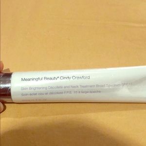 Cindy Crawford meaningful beauty - new